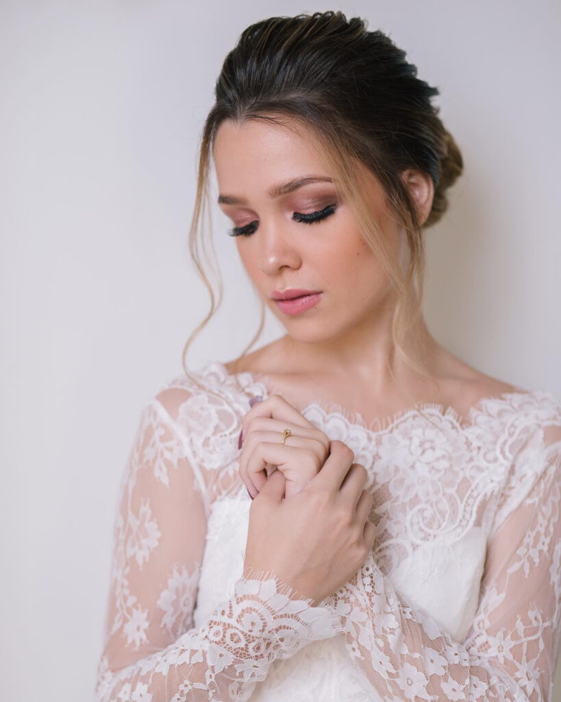 Maquiagem delicada e romântica para noivas por Thiago Scagliarini.
