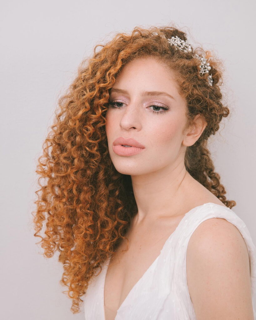 Maquiagem delicada e romântica para noivas por Thiago Scagliarini.