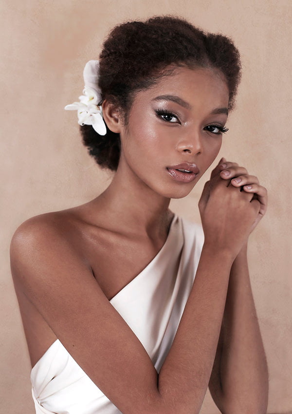 Penteados para noivas românticas por Sandro Dessou.